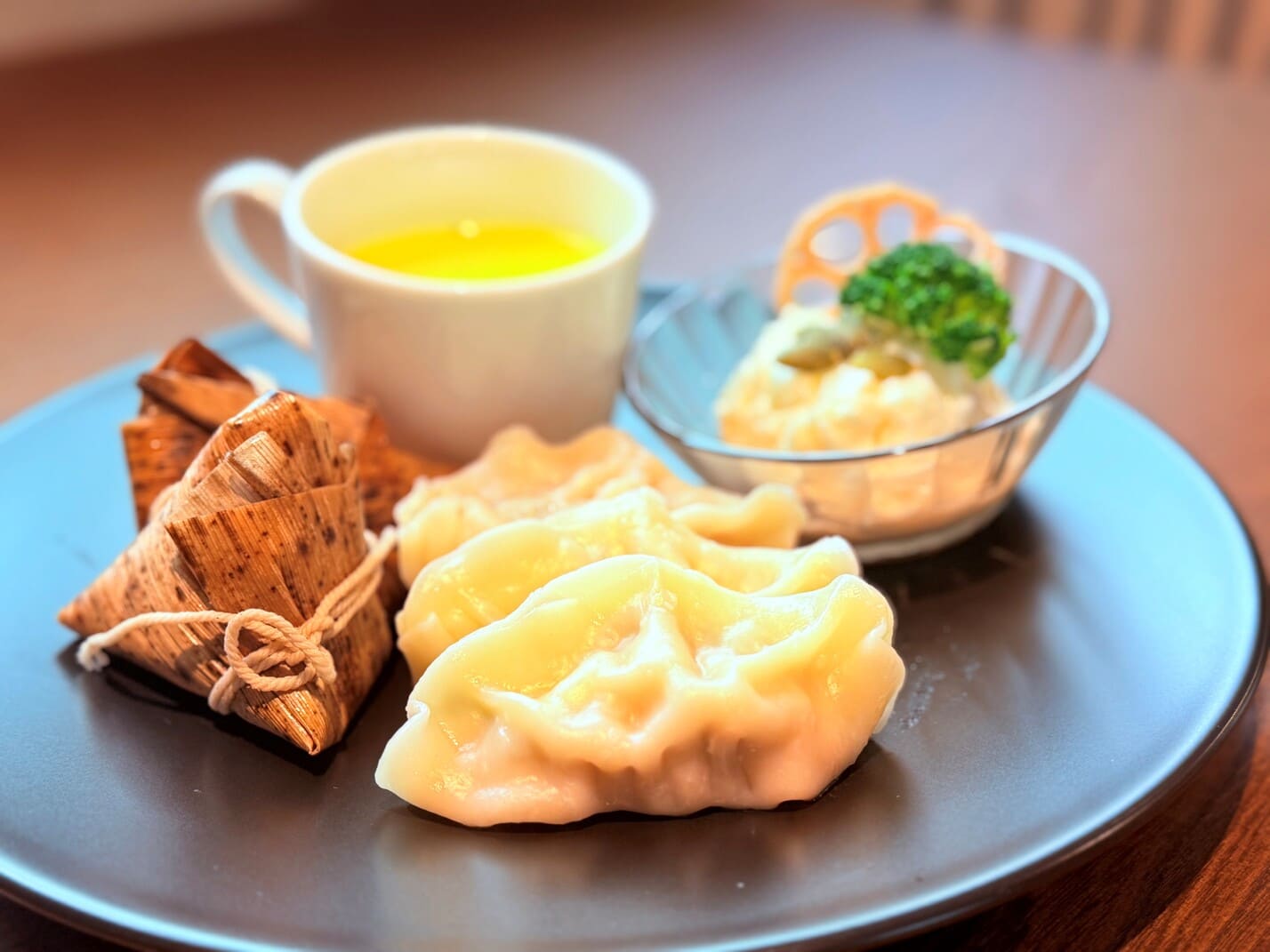 手作り水餃子プレート